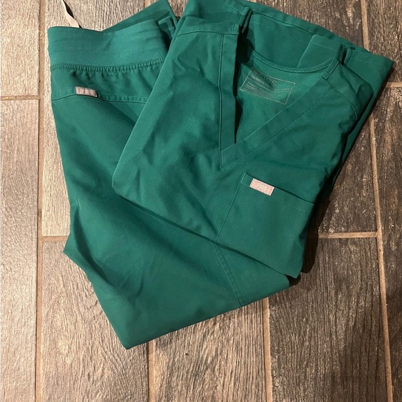 Figs Other Hunter Green Figs Scrub Set Poshmark